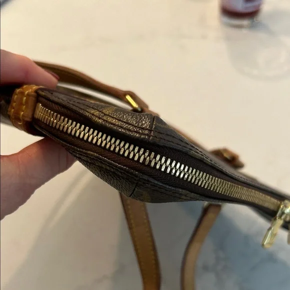 Good Condition 💯 Authentic Louis Vuitton Classic Brown Monogram Shoulder Bag - Picture 15 of 16